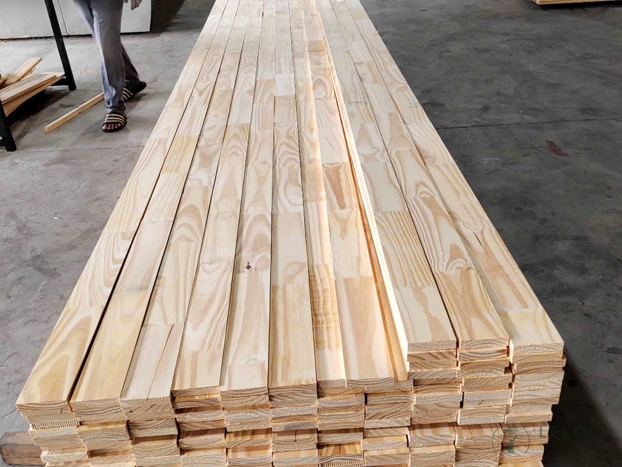 Kiln-dried pine — LELOI primed moulding, Vietnam 1